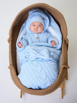 Вязаный конверт на выписку для новорожденного теплый