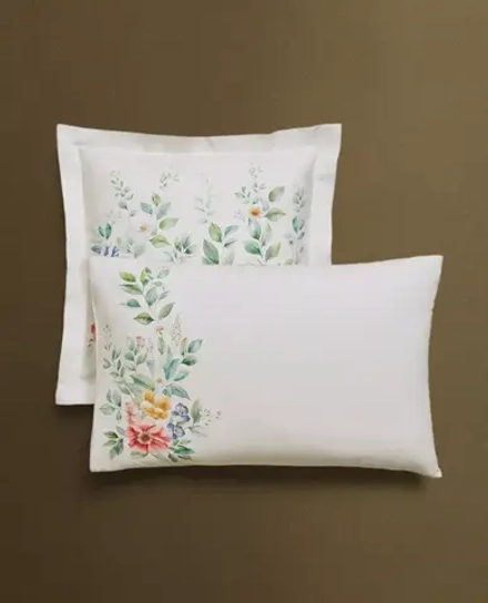 ZARA HOME НАВОЛОЧКА ИЗ ХЛОПКА С ЦВЕТОЧНЫМ ПРИНТОМ, ЖЕЛТОВАТО-БЕЛЫЙ