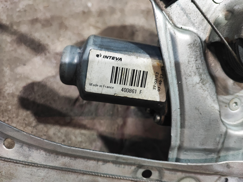 Стеклоподъемник передний правый эл. Renault Clio 3 05-14 Б/У Оригинал 8200291147