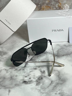 Солнечные очки Prada
