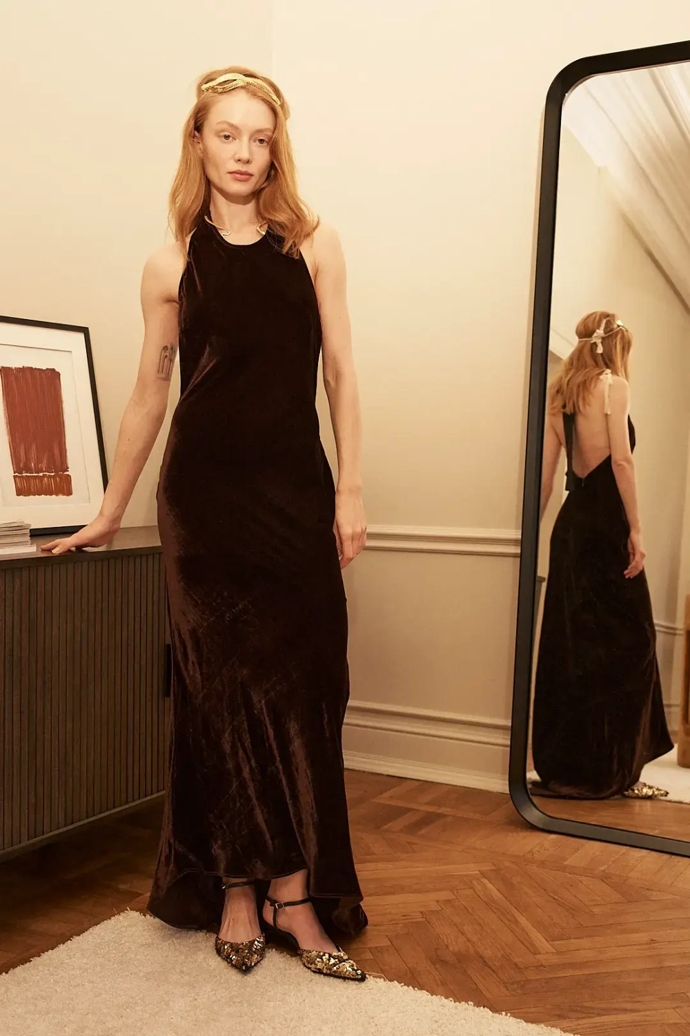 Бархатное платье с открытой спиной