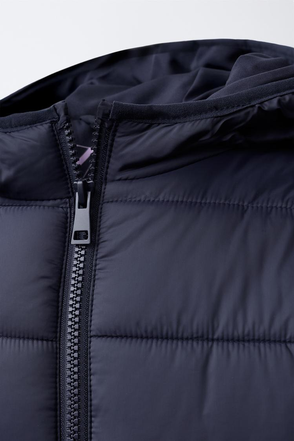 ZARA ЛЕГКАЯ КУРТКА С КАПЮШОНОМ, ЦВЕТ НОЧНОГО НЕБА