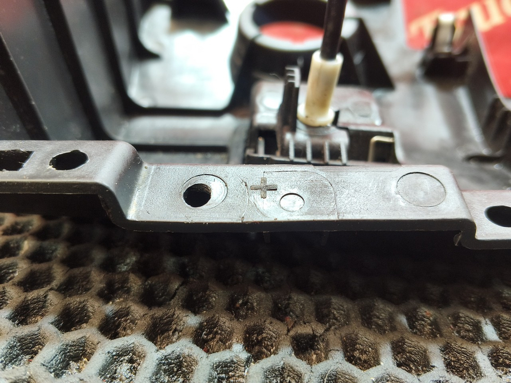 Накладка приборной панели левая 2022г.