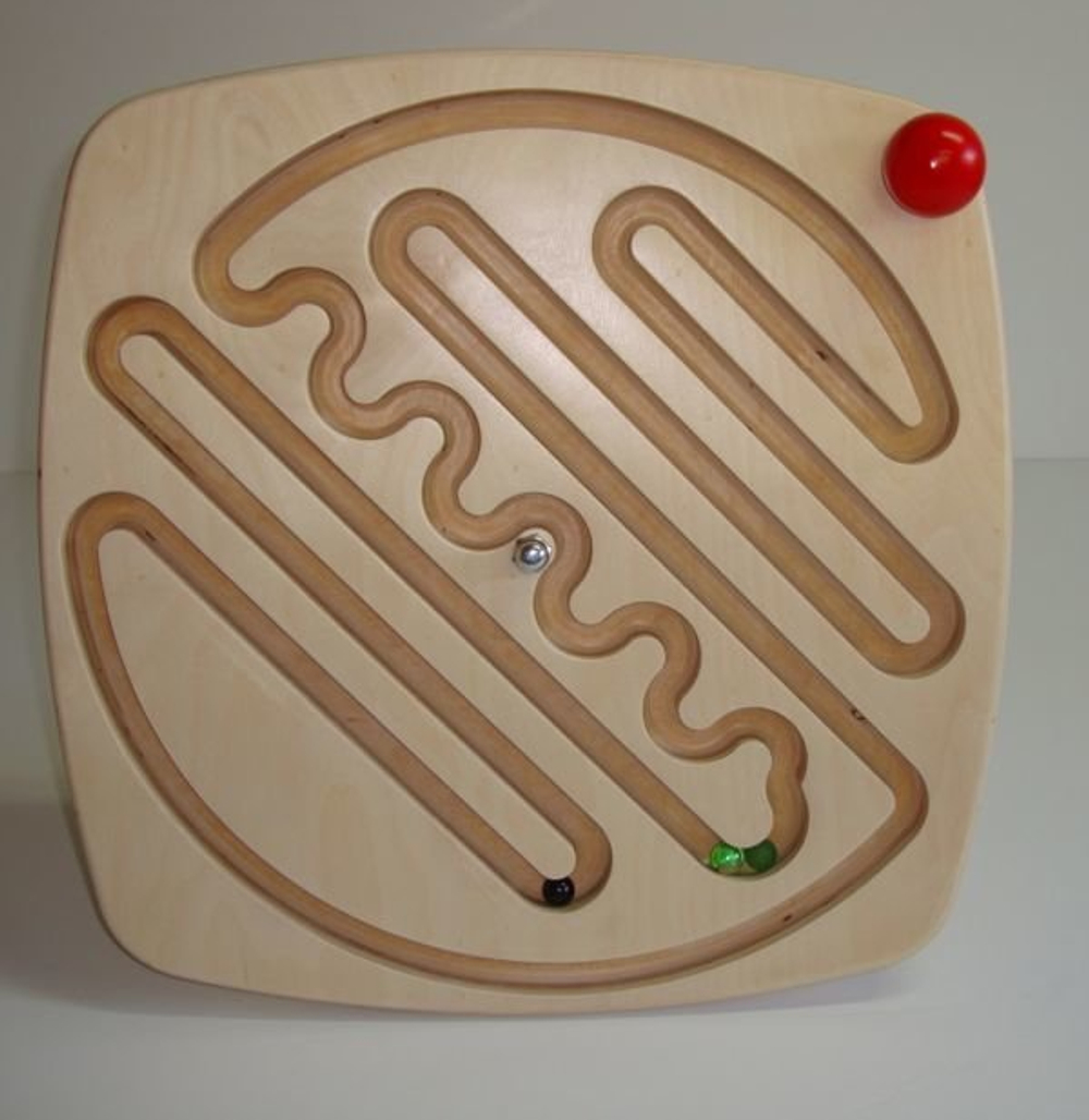 Настенный лабиринт квадратный