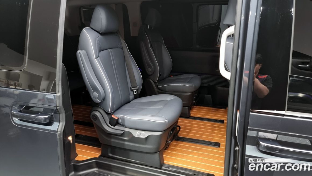 Hyundai Staria 4WD Lounge 9-и местный (11.2021)