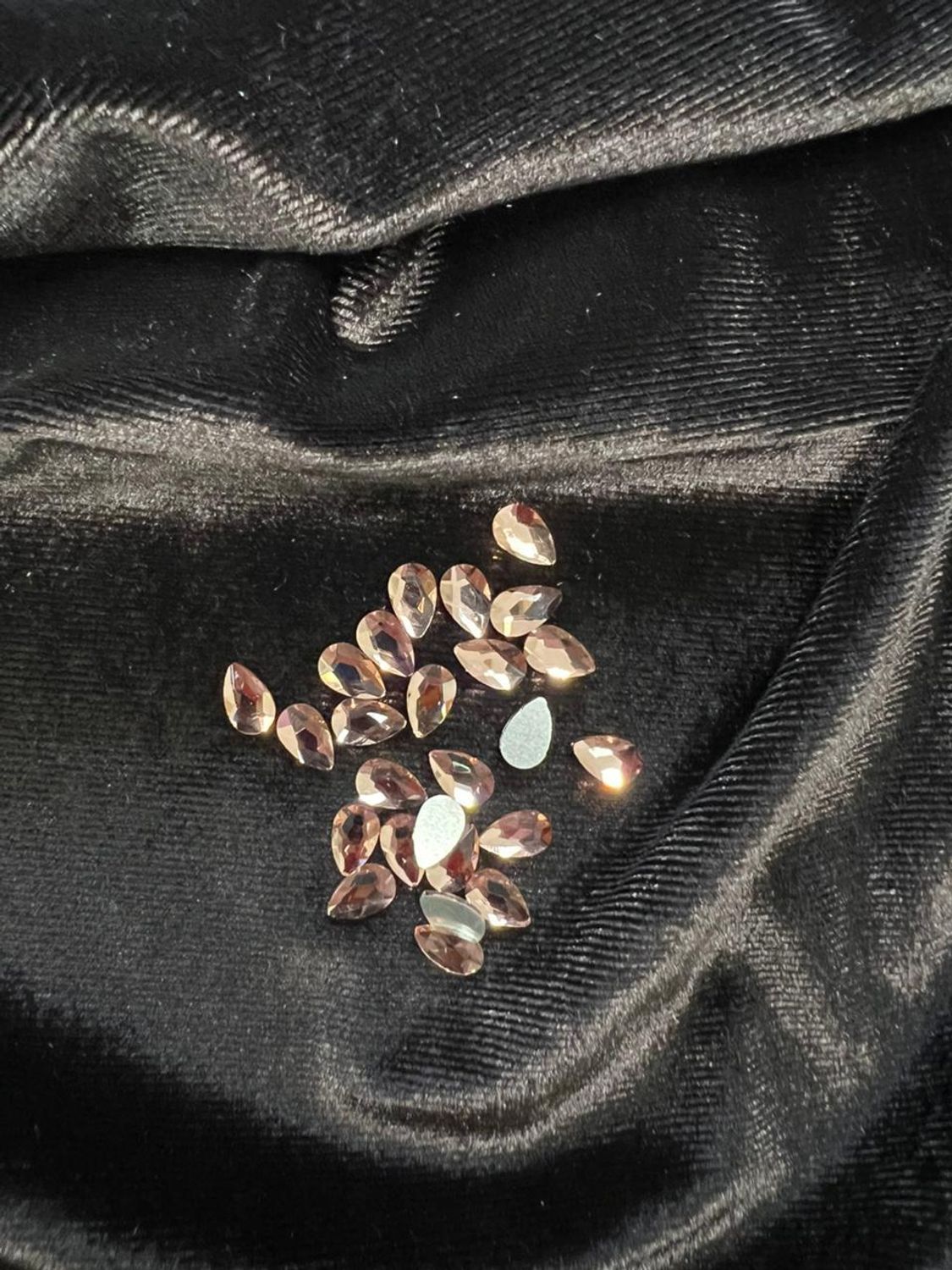 Стеклянные стразы  (5,5*8мм) 25шт, цвет бежево-розовый