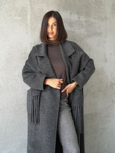 Графитовое пальто с шарфом