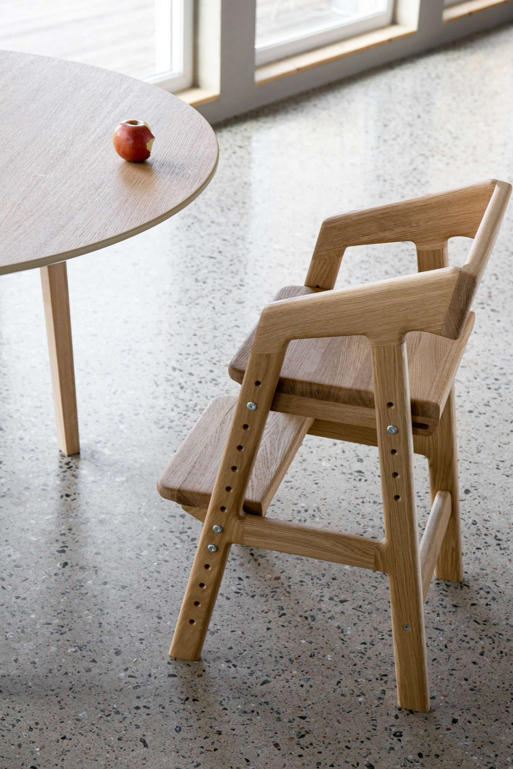 Растущий стул: натуральный дуб, дубовое сиденье