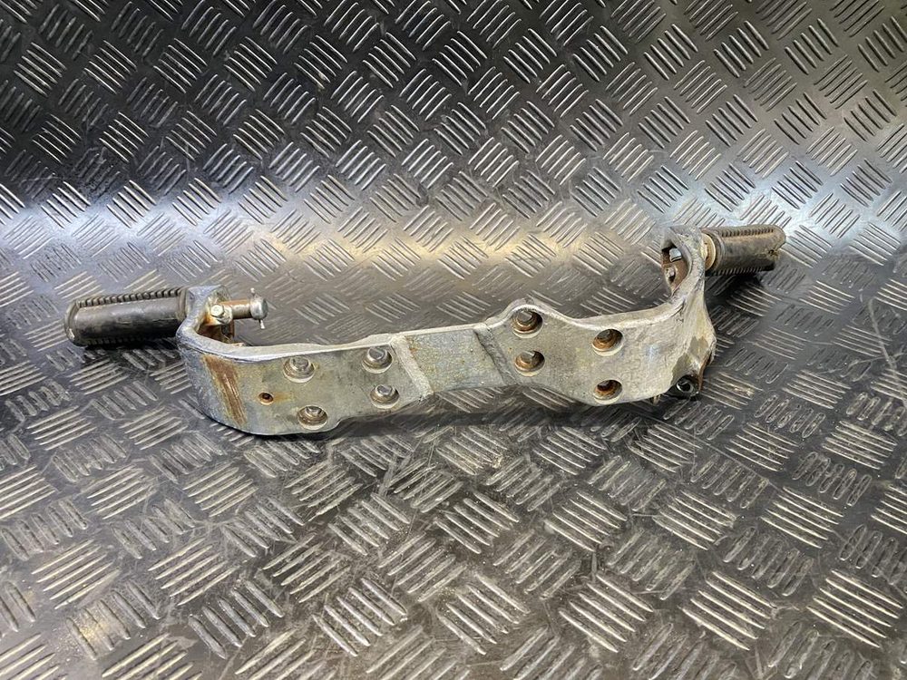 Подножки водительские Suzuki Intruder VS750 VR51A (с кронштейном)