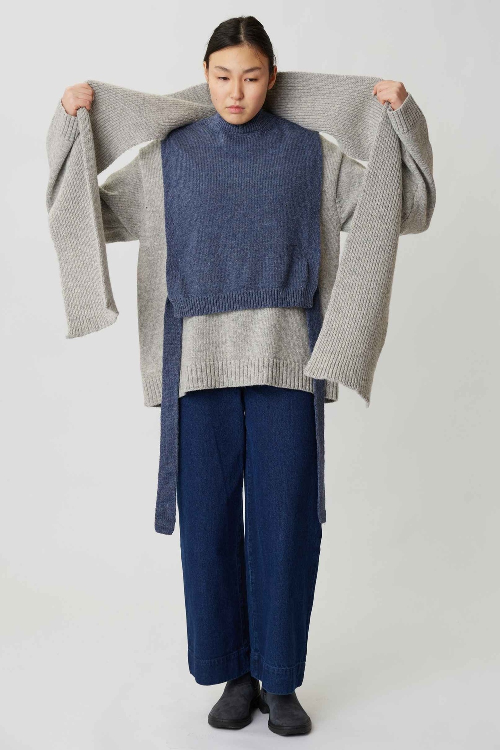 Шарф из шерсти светло-серого цвета