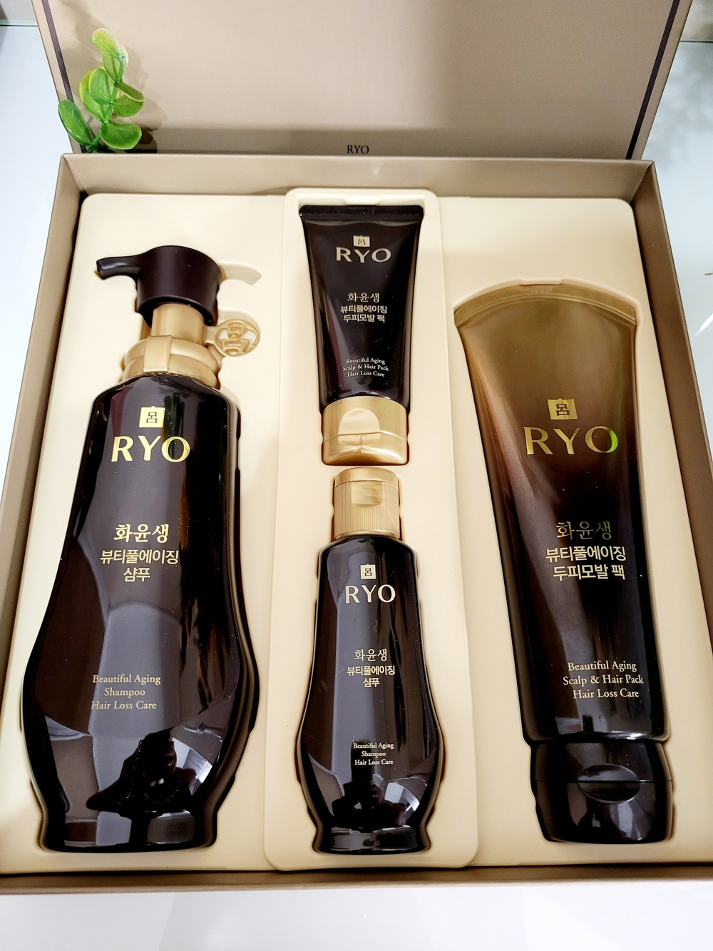 Укрепляющий уход для волос RYO BEAUTIFUL AGING CAMELLIA SET.