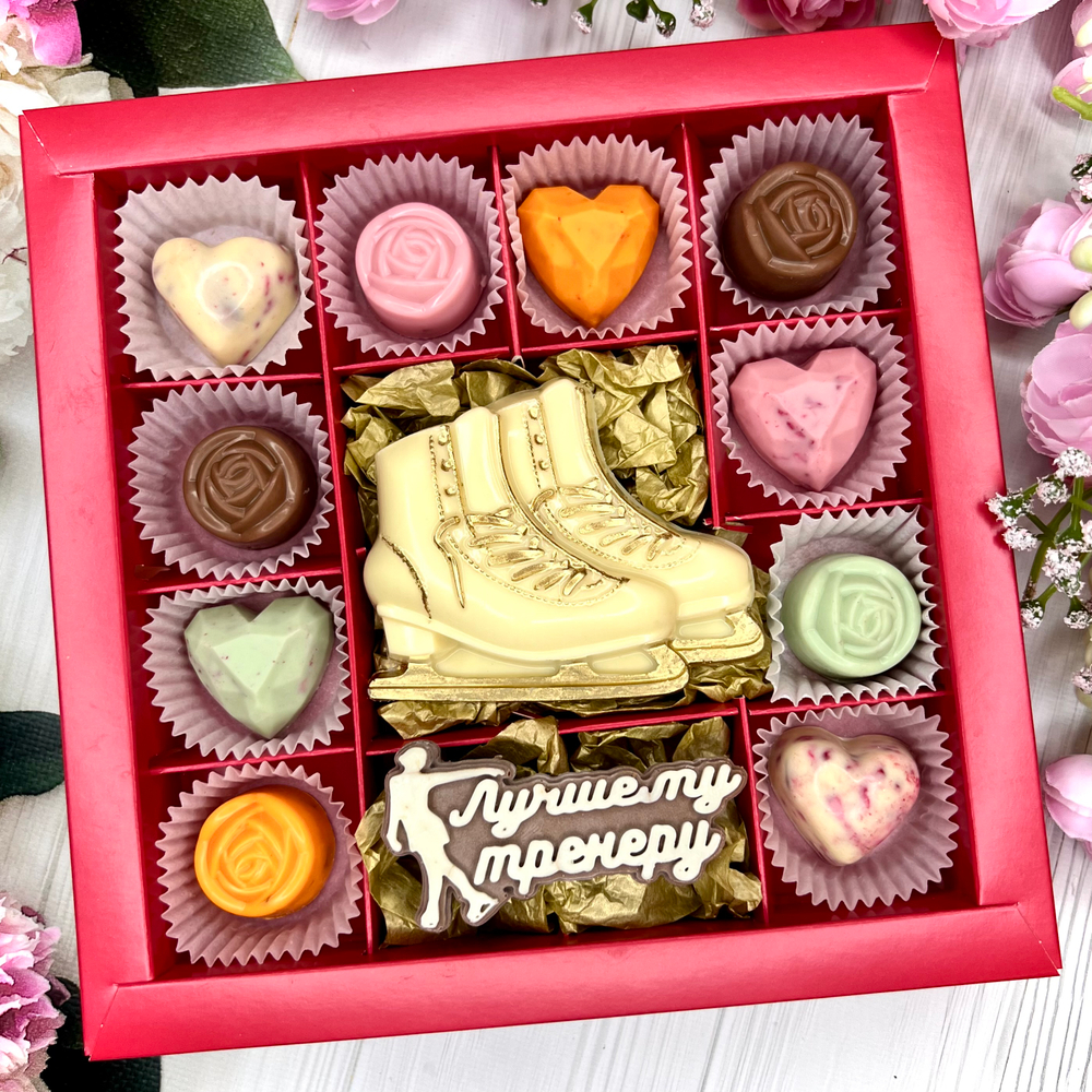 Шоколадный подарок "Лучшему тренеру: женское фигурное катание": шоколадка и 10 конфет ручной работы