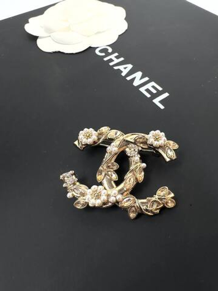 Брошь CHANEL