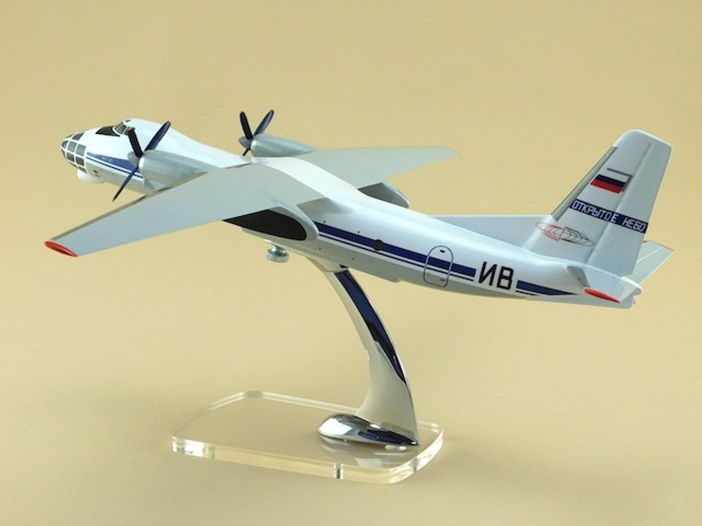 Модель самолета Ан-30 (М1:72, Открытое небо)