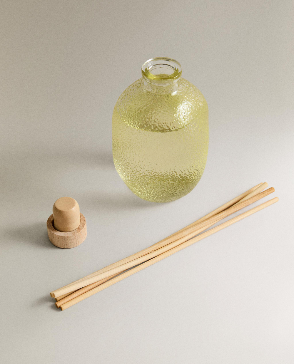 Zara Home Аромадиффузор Vetiver Melon 180 мл, тростниковые палочки микадо, аромат древесный, Коричневый