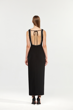 Платье миди удлиненное из крепа с отделкой из кристаллов и разрезом сбоку