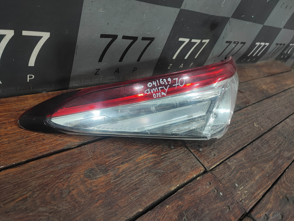 Фонарь задний левый LED Toyota Camry (XV70) 17-нв Б/У Оригинал 8156033690