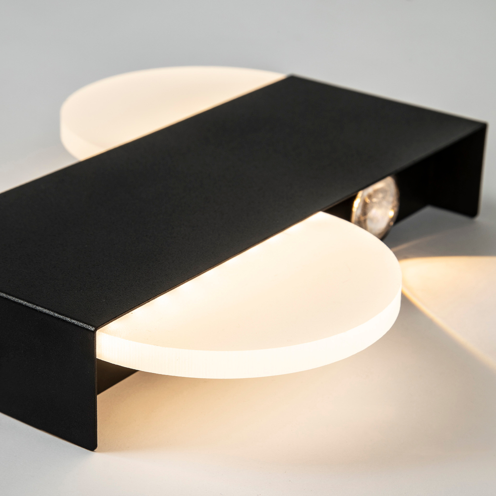 Настенный светодиодный светильник LED4U L8104-4 BK