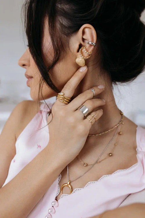 Фаланговое кольцо с дорожкой из фианитов в золочении (незамкнутое)