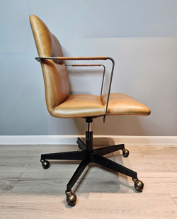 Вращающееся кресло RS391