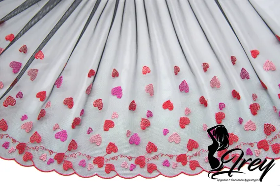 05-45 Вышивка на неэл. сетке 28 см, сердечки (левая)