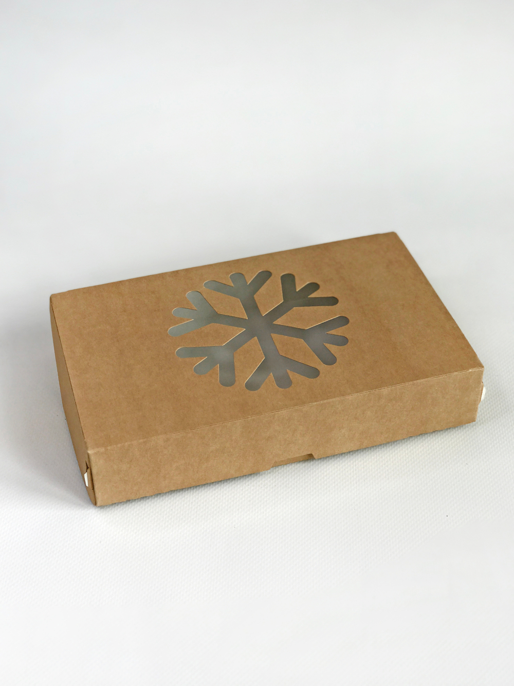 Коробка с окошком "Снежинка" 20 х 12 х 4 см