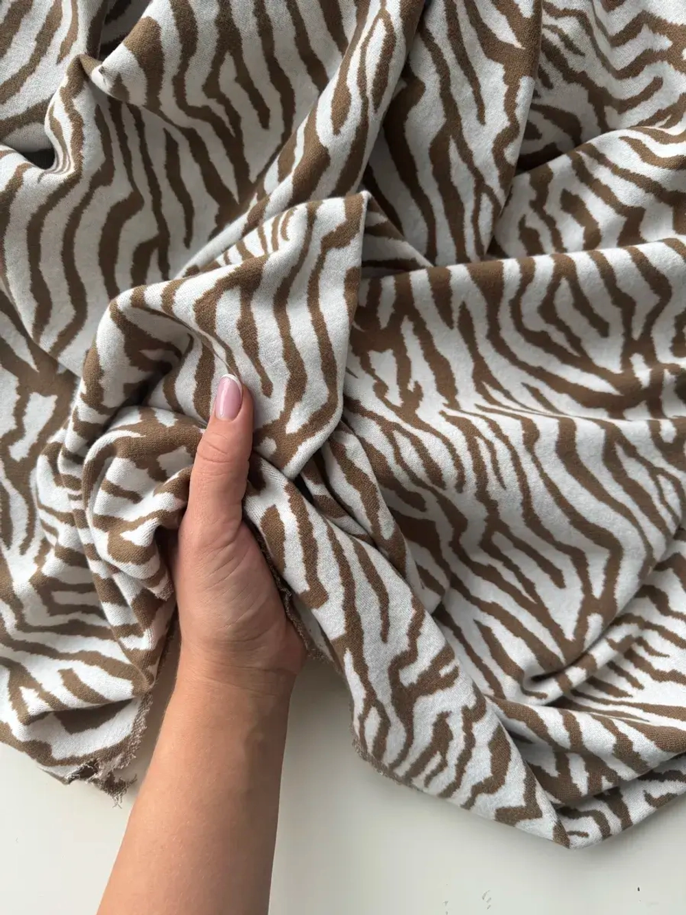 Ткань трикотажная для шитья одежды зебра с вискозой 1,5м