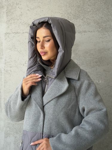 Серая комбинированная куртка с манишкой