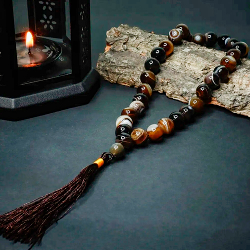 Четки из натурального камня Агат коричневый из бусин 8/10/12 мм, 33+2 бусины с кисточкой