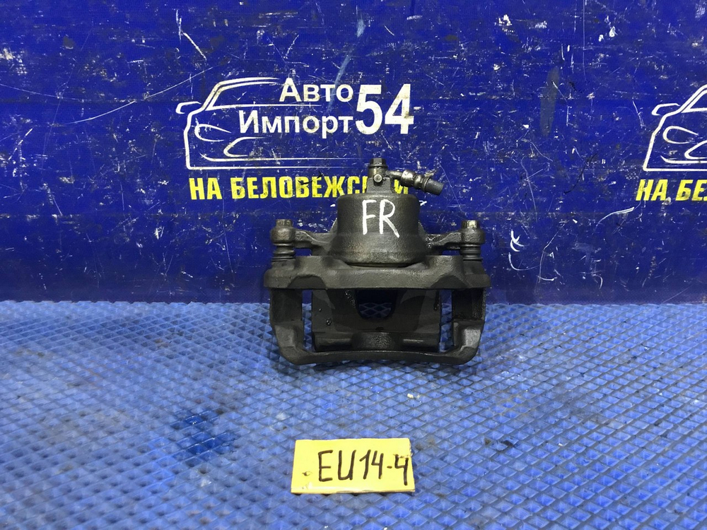 Суппорт тормозной передний правый NISSAN BLUEBIRD 1997