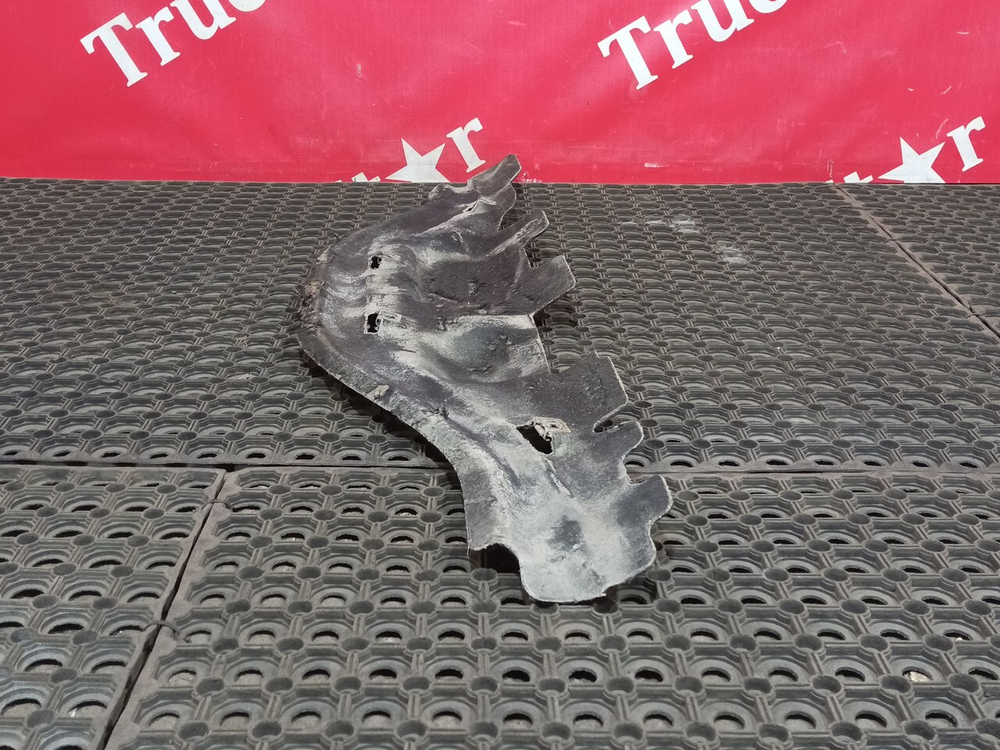 Шумоизоляция двигателя правая