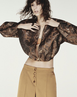 ZARA БОМБЕР ИЗ ЖАККАРДА С БЛЕСКОМ, ОХРА