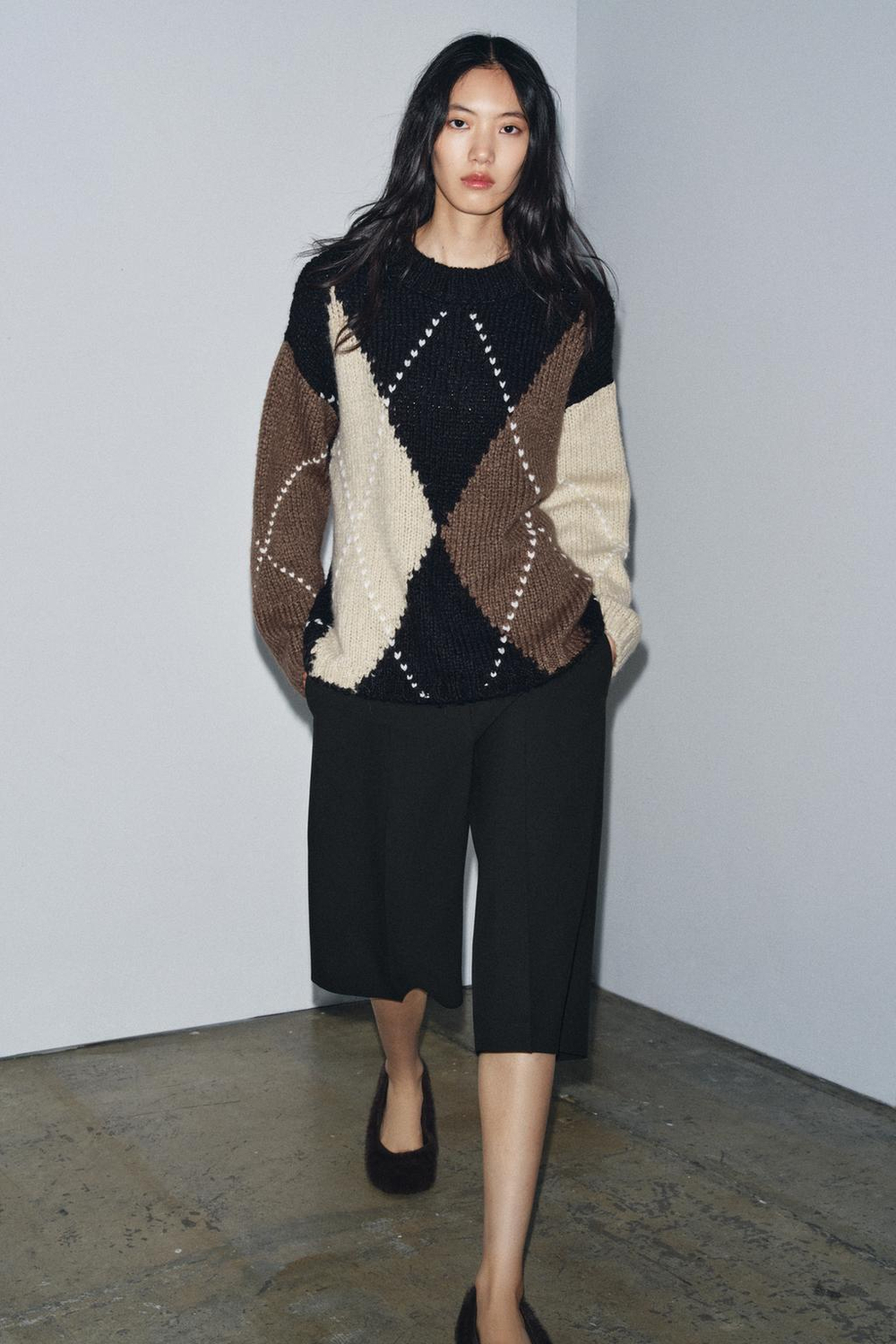 ZARA ТРИКОТАЖНЫЙ ДЖЕМПЕР С УЗОРОМ «РОМБЫ», ЧЕРНЫЙ/ЭКРЮ