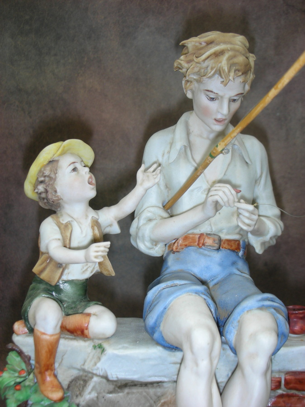 Статуэтка. Фарфор. Рыбаки. Capodimonte. Италия