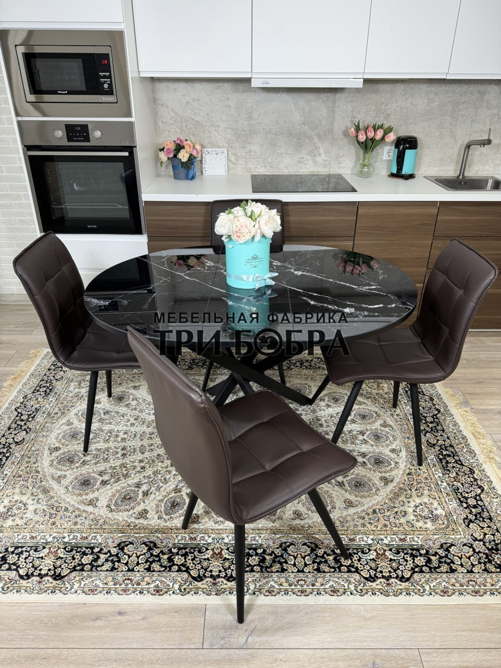 Круглый стеклянный раздвижной стол "Черный оникс" и стулья "ГУЧИ" коричневый