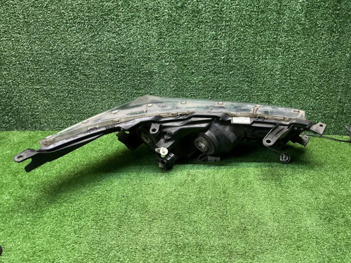 Фара левая Toyota Corolla E160 (2012-2016) галоген