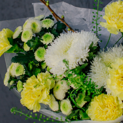 134. Суперстойкий букет в весенних оттенках с ветками вишни