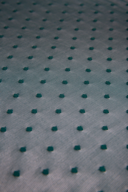 Сетка эластичная темно-зеленая в горошек 5 мм метражом