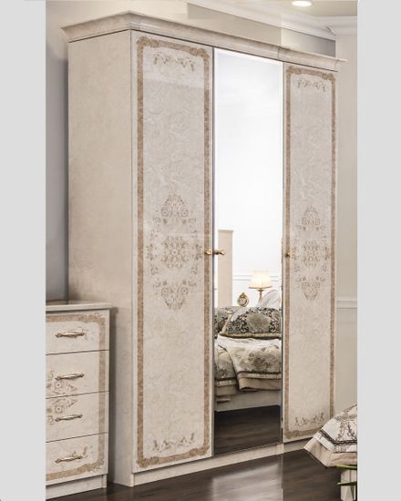 Шкаф  ПАТРИСИЯ  3-х ств. (2+1) корень крем глянец с зеркалами