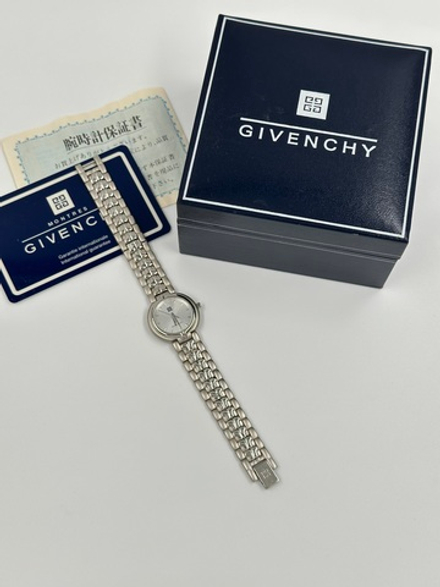Часы Givenchy