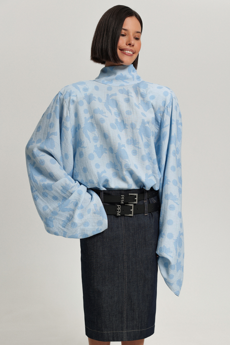 Блуза с подплечниками