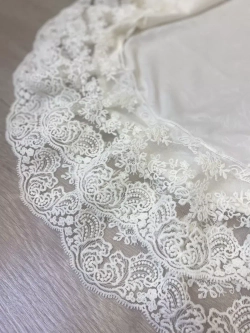 Кружевной уголок и бант на выписку
