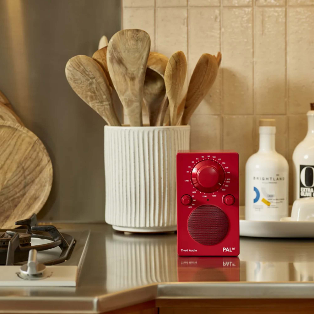 Tivoli PAL BT Красный [Red] — портативный радиоприемник с Bluetooth