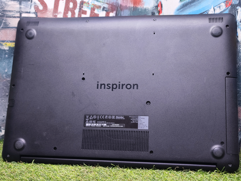 Dell Inspiron 17 i5-8250U/8Gb/Radeon 530/128Gb/1Tb/FHD/5770-9676