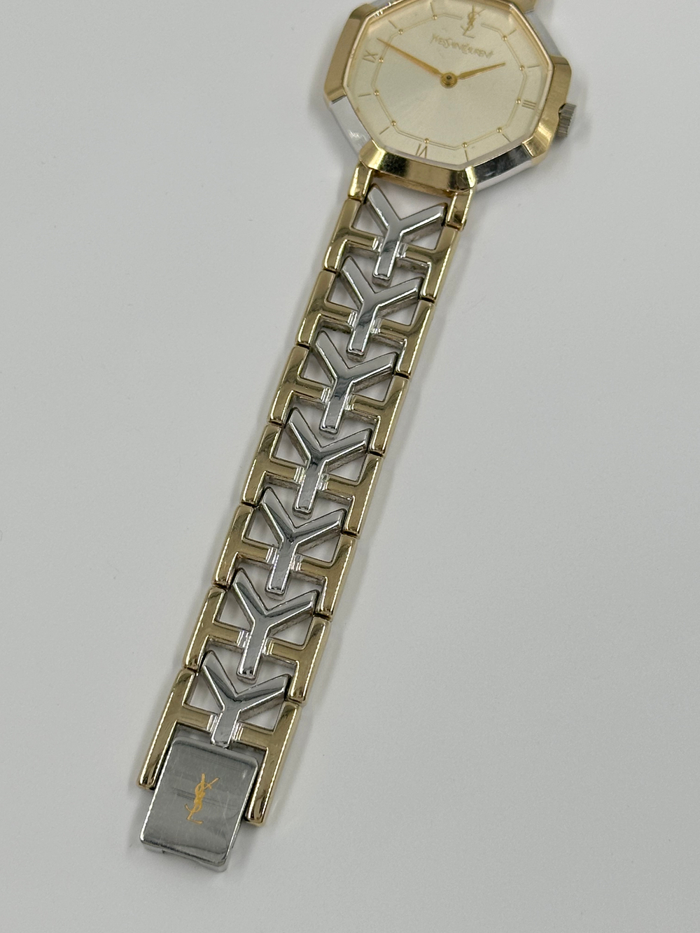 Часы Yves Saint Laurent