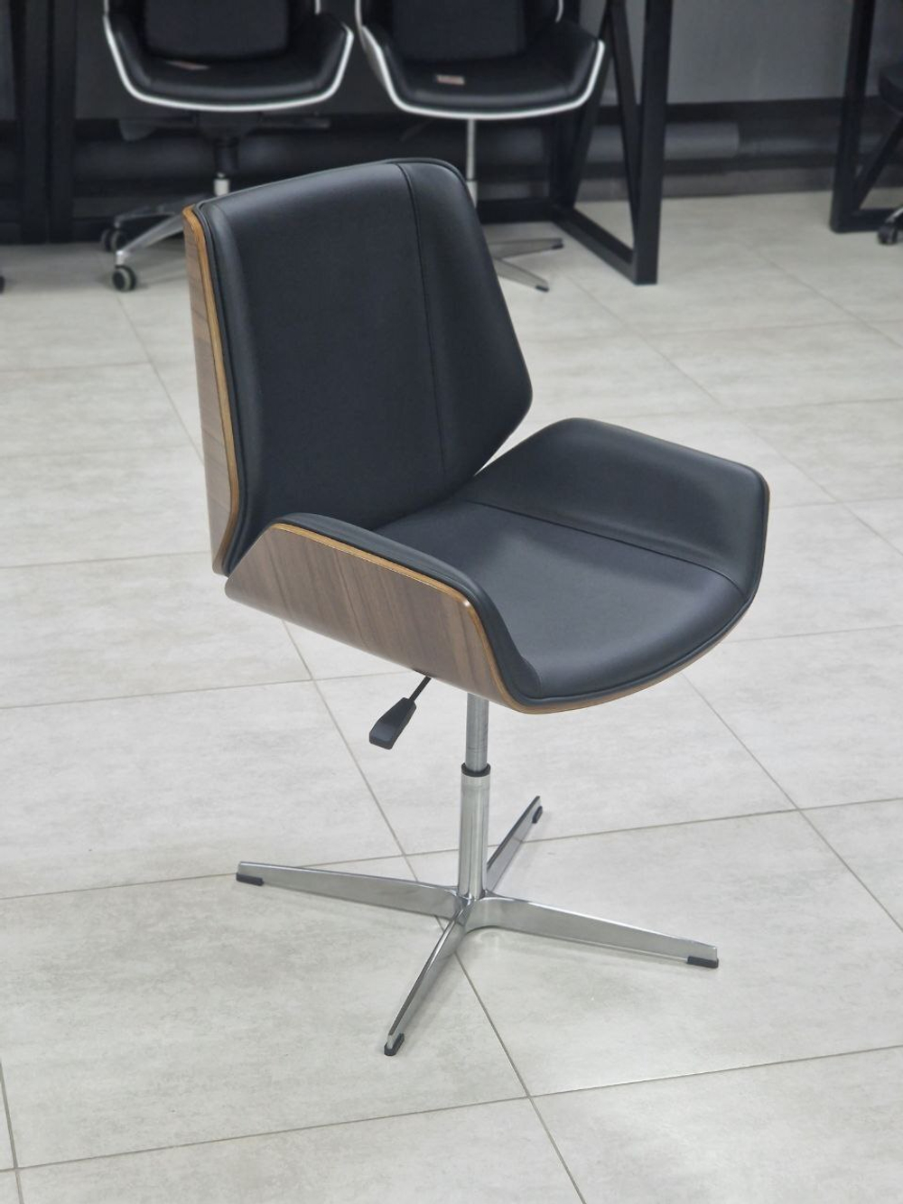 Кресло офисное 2388B-1 582045 Black color LEATHER