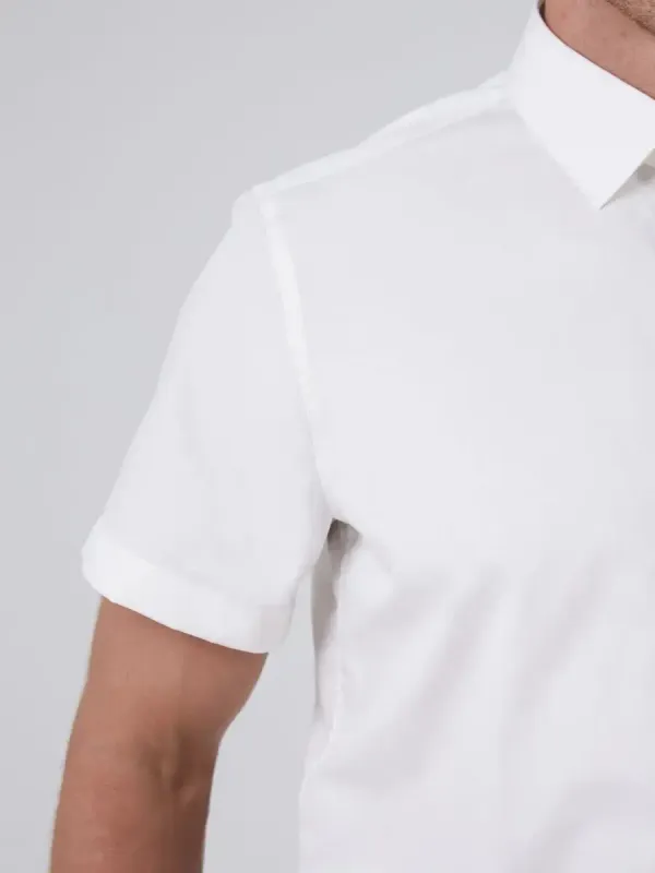 Рубашка приталенная SLIM FIT с коротким рукавом, молочная