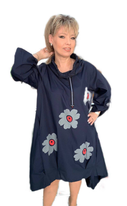 Темно-синее с цветочками платье разной длины