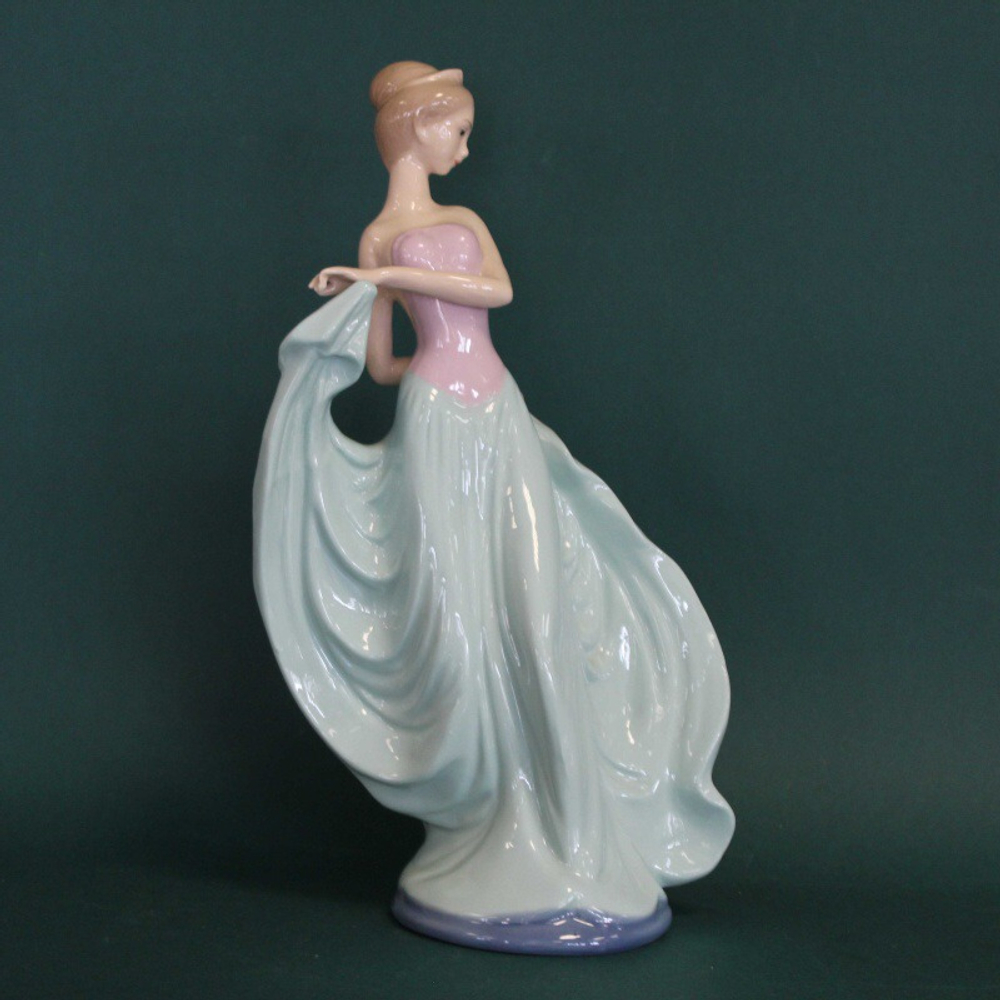 Фарфоровая фигура «Танцовщица»