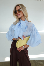 Блуза с рукавами-буфами и бантом